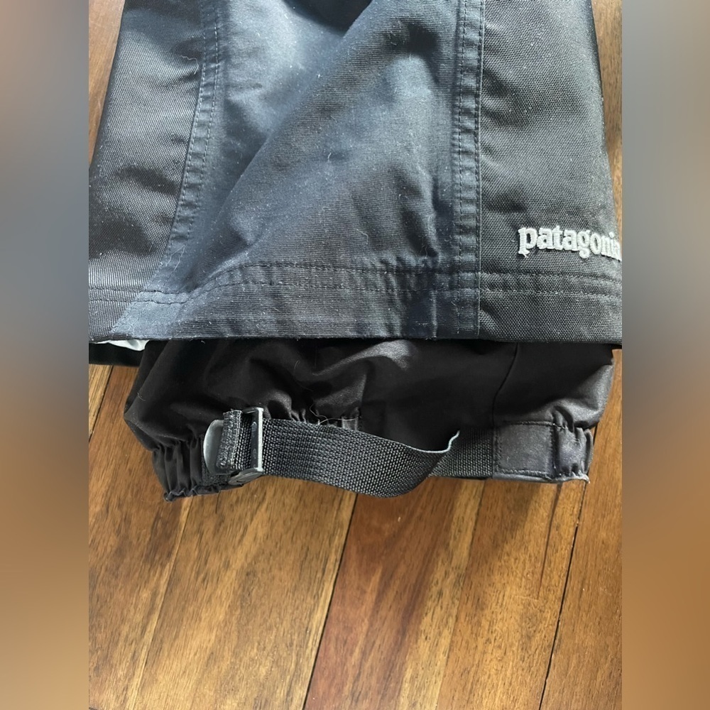 Patagonia women’s black snow pants - Picture 5 of 13